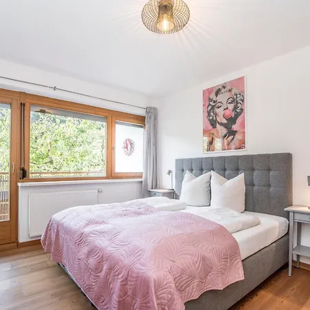 Spielberg Apartman *